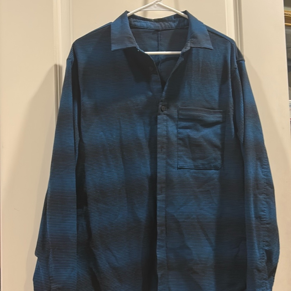 Lululemon Plaid stretchy button down shirt pocket Long Sleeve side slits size L
